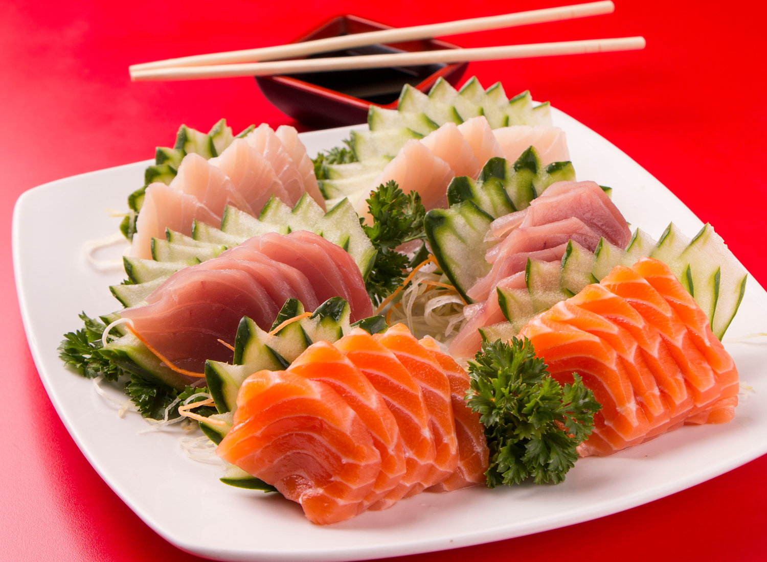 Sashimis de salmão e outros peixes